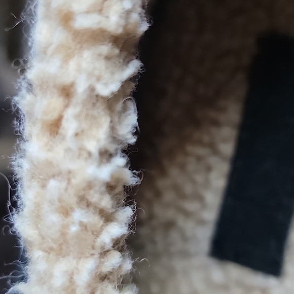 Adorable fleeced lined boots nwot - Picture 3 of 4